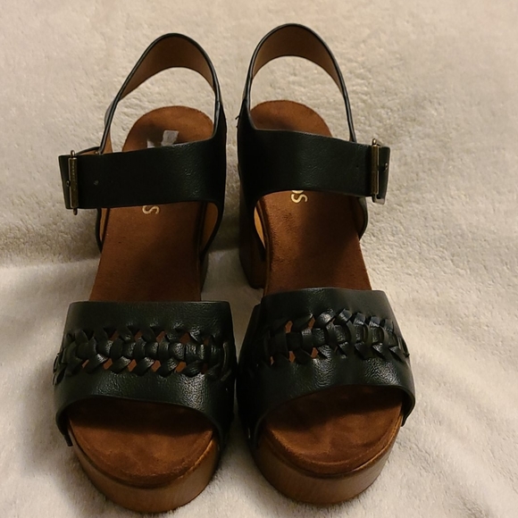 White Mountain Chunky Heel - Picture 4 of 6